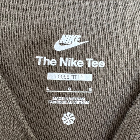 Nike Men's Premium Essential Pocket Short Sleeve T-Shirt, Army Green, Size Large - Picture 4 of 7